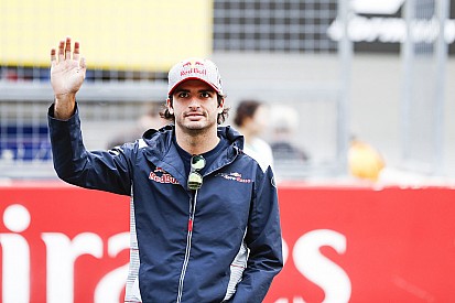 OFICIAL: Carlos Sainz correrá lo que queda de temporada 2017 con Renault