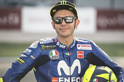 RESMI: Valentino Rossi bertahan dua musim lagi