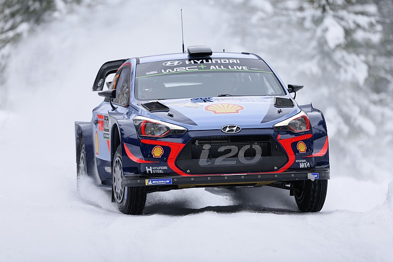 WRC Rallye Schweden 2018: Dreifachführung für Hyundai