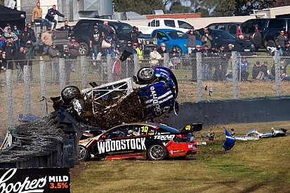 Fotogallery: la sequenza del terribile incidente a Sandown