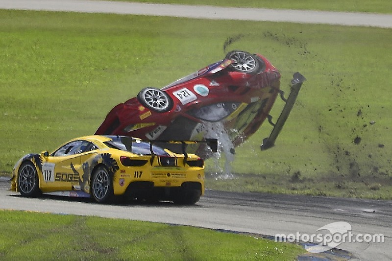 Fotogallery Ferrari Challenge: il terribile incidente di Homestead