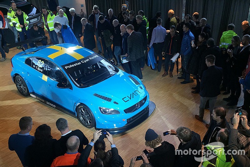 La S60 TC1 presentata agli impiegati Volvo