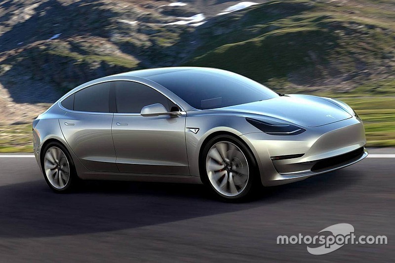 Середня ціна продажу Tesla Model 3 становить 60 000 доларів
