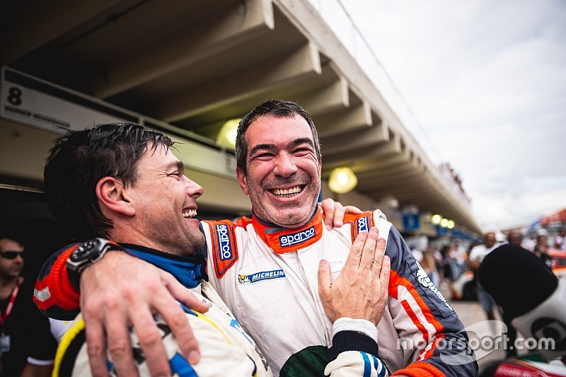 Constantino Jr vence e assume liderança da Porsche Cup
