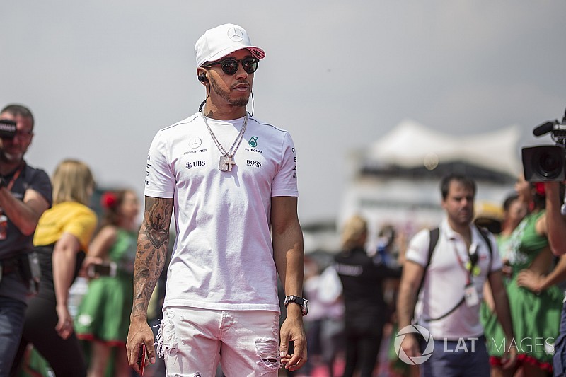 Hamilton vergi kaçırma haberlerine aldırış etmiyor