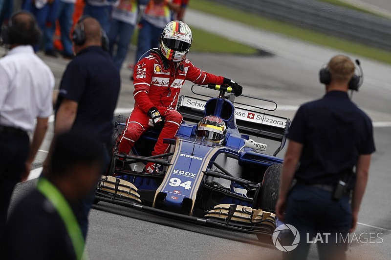 Vettel: nem az én hibám, ha valaki belemegy egy másik autóba gumigyűjtés közben