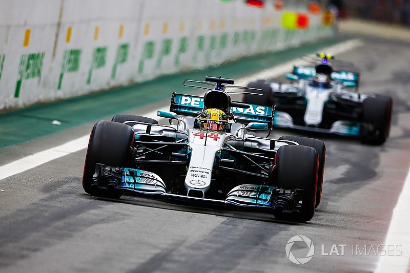 Lewis Hamilton startet mit neuem Motor aus Boxengasse