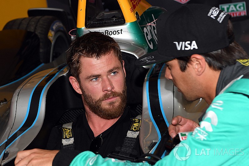 Actor Hemsworth to wave Indy 500 green flag