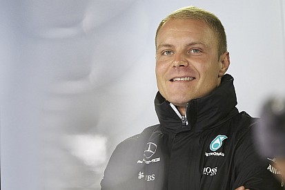 Jahresvertrag offiziell: Valtteri Bottas bleibt in der F1-Saison 2018 bei Mercedes