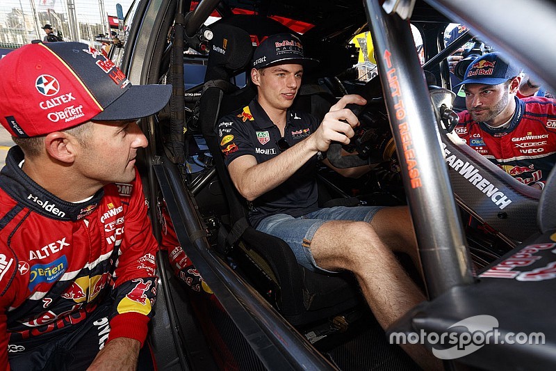 Supercars-ster moet klassieke rijtechniek uitleggen aan Verstappen