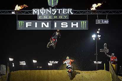 MXGP Qatar: Cairoli verslaat Gajser spectaculair, Nederlanders revancheren zich