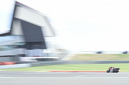 La carrera de MotoGP en Silverstone se adelanta para sortear la lluvia