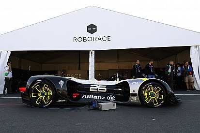 El Roborace completa su primera aparición pública en el ePrix de París