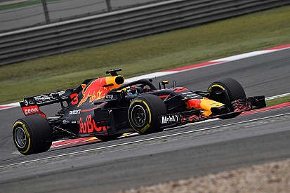 Ricciardo destaca dificuldades com pneus ultramacios