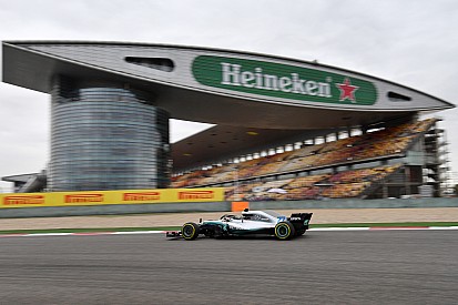 Hamilton bate Raikkonen por 0s007 e lidera sexta na China