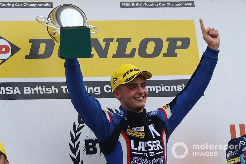 Silverstone BTCC: Moffat ends weekend with first 2018 win