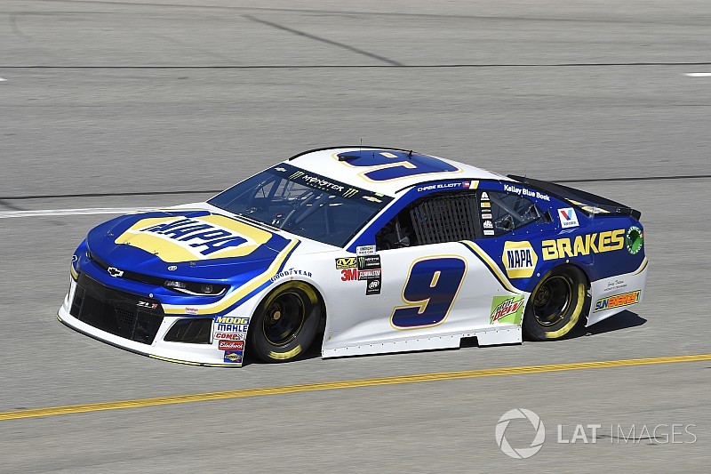 Chase Elliott lidera la primera en Richmond y Suárez en 26°