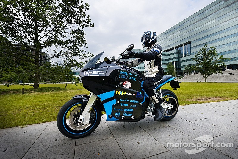 Studententeam start 80-daagse trip met ’s werelds eerste elektrische toermotor