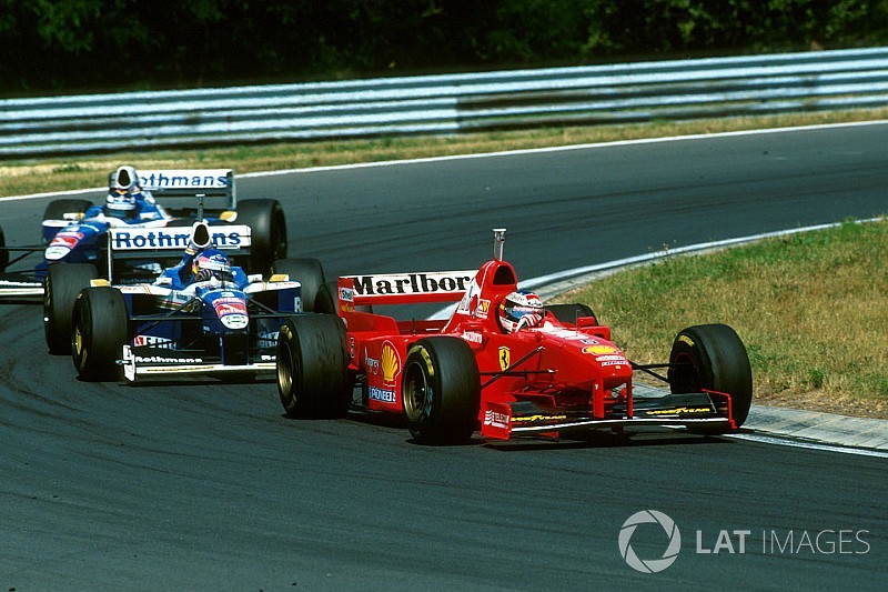 Ferrarik a Forma-1-ben: az orrát fenn hordó F310B