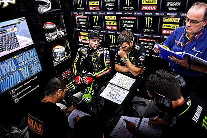 Inside - Une séance dans le stand du team Tech3