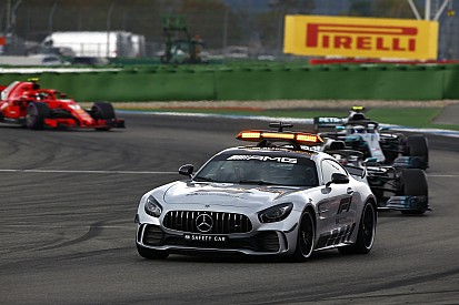 Hamiltont behívta az FIA a bokszutcai átvágás miatt a Német Nagydíj után