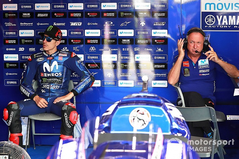 Vinales hält fest: