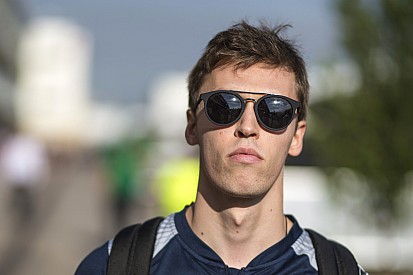 Kvyat kihagyja az első szabadedzést Austinban