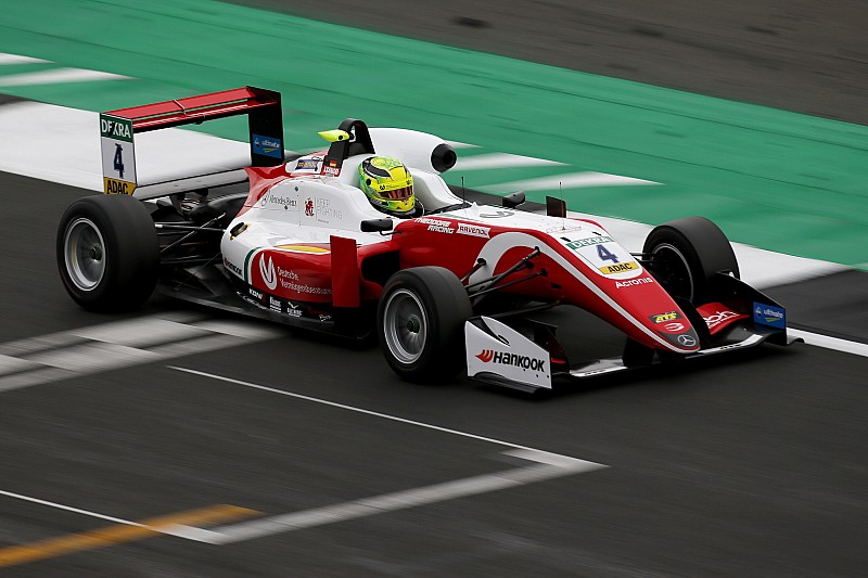 EK F3 Silverstone: Schumacher pakt zege in Race 2