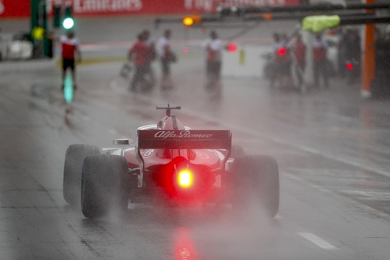 Два Sauber и Сироткин возглавили дождевую тренировку Гран При Германии