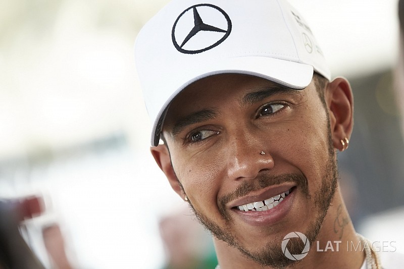 Hamilton scoort twee prijzen op Autosport Awards 2017