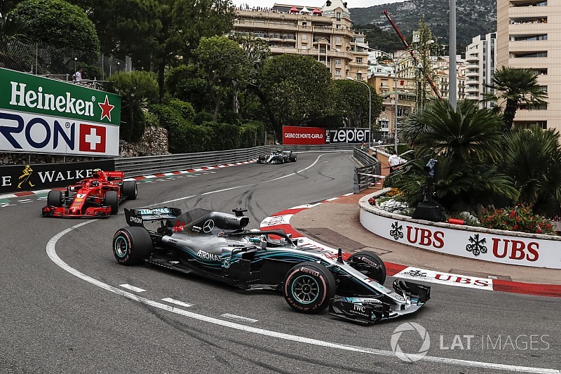 Hamilton pide