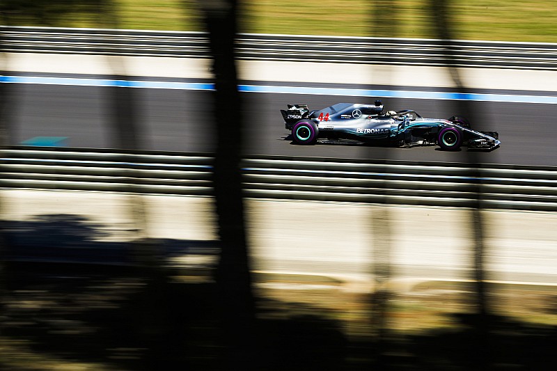 Hamilton-dominancia a Francia Nagydíj második szabadedzésén