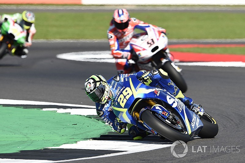 Iannone: “A roda traseira ainda derrapa muito”