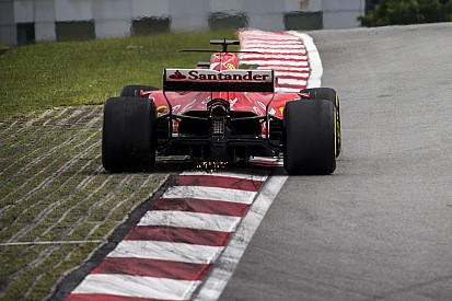 Vettel elmagyarázta, miért vitte magával a Ferrari kormányát