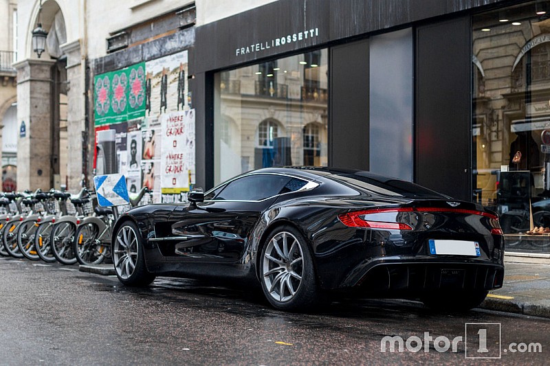 Une rare Aston Martin One-77 à Paris