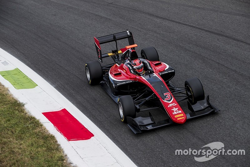 GP3 Monza: Russell wint gevecht met teamgenoten