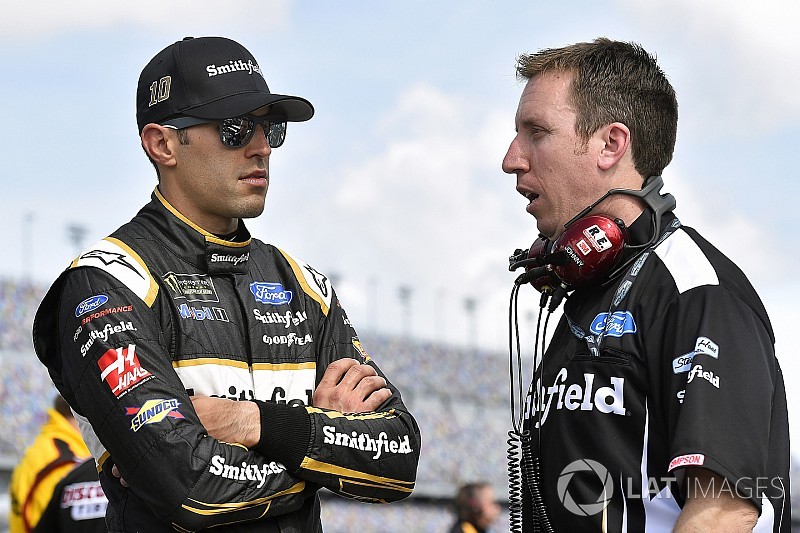 Aric Almirola cree que se mantendrá todo el año como contendiente