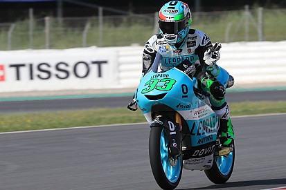 Moto3 Barcelona: Bastianini schrijft zege bij in crashfest