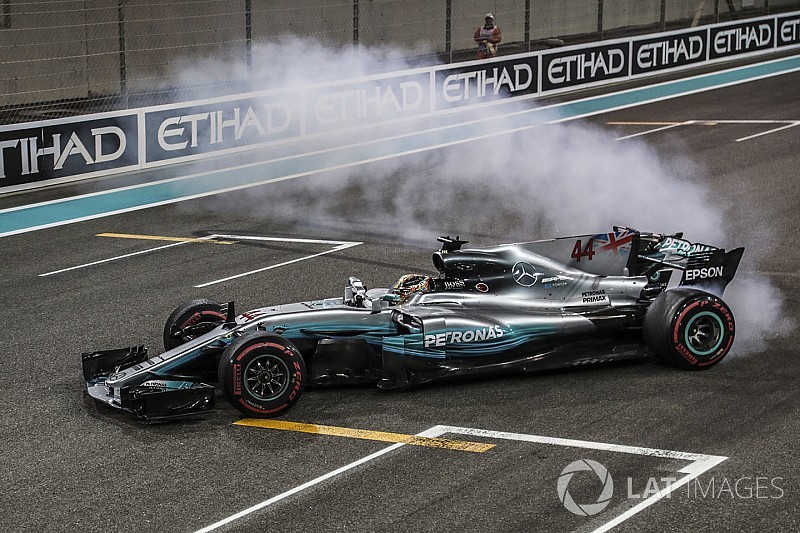 Com ano “perfeito”, Hamilton iguala recorde de Schumacher
