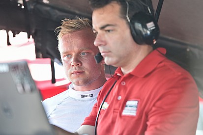 Розенквист провел вторые тесты на машине IndyCar