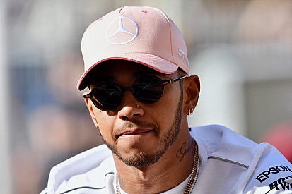 Hamilton vreest moeilijk weekend in Canada na uitstel motorupdate