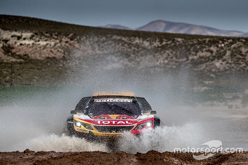 Peterhansel acepta que no alcanzará a Sainz