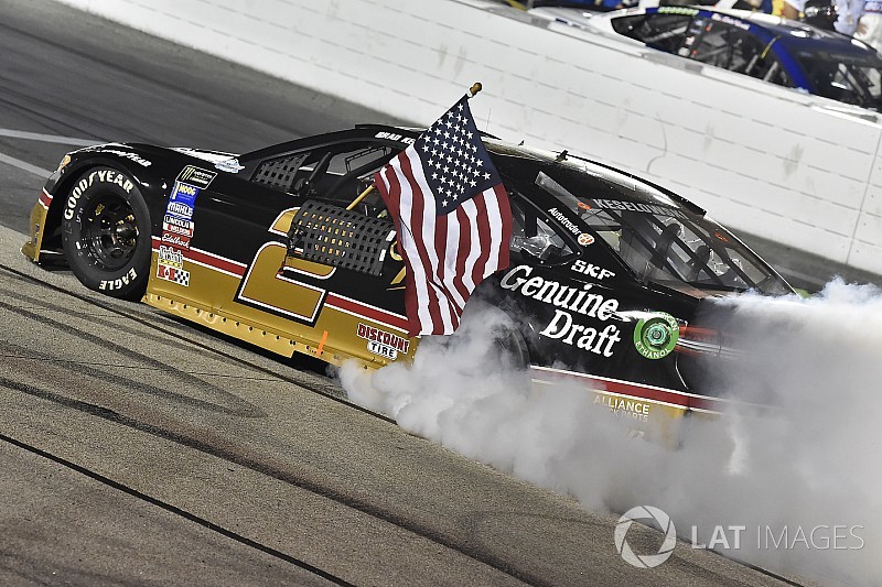 Brad Keselowski va a los playoffs con