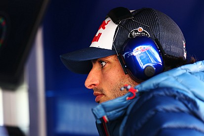 Sainz: "Aún hay pequeños problemas en el motor, pero también por nuestra parte"