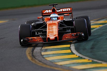 Alonso dice que no hay tiempo "para tomarte un café" con los nuevos F1