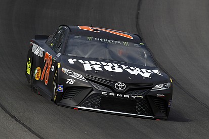 Truex ganó la segunda etapa y Suárez en la pelea por el top 10