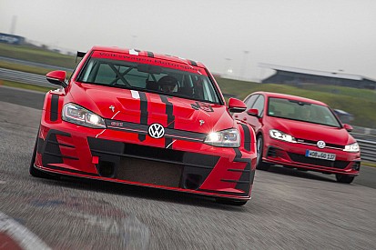 Volkswagen представила новий трековий Golf GTI TCR для 2018 року