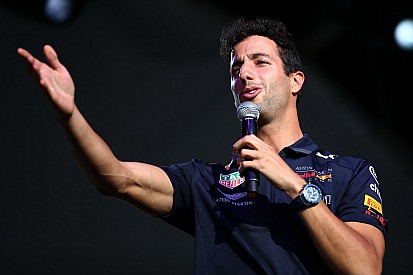 Ricciardo: Verstappen jobb, mint Vettel