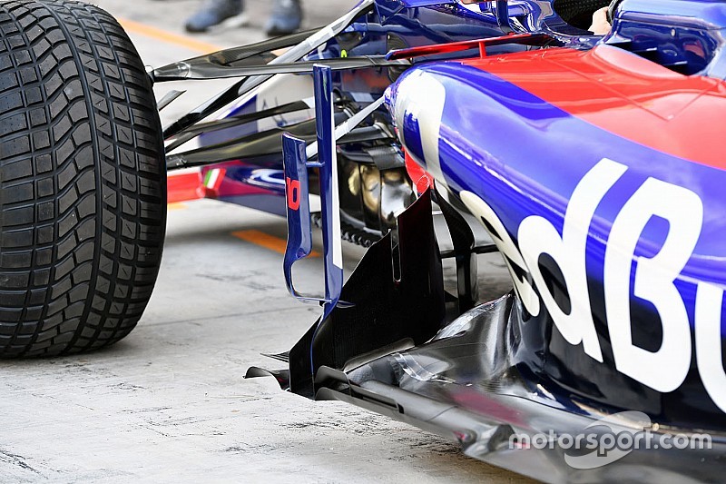 Elhúz az egyenesben a Toro Rosso-Honda