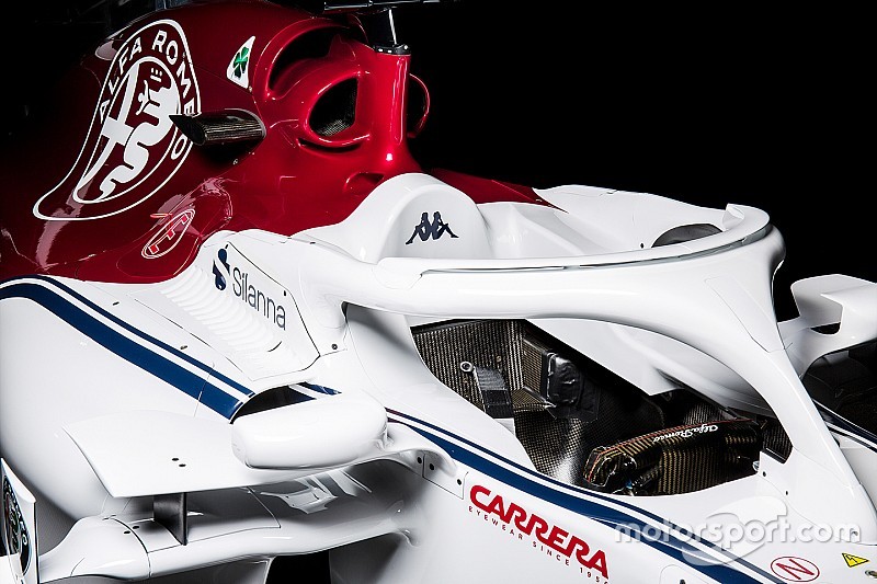 Slide view: 2018 Sauber F1 car v 2017 version